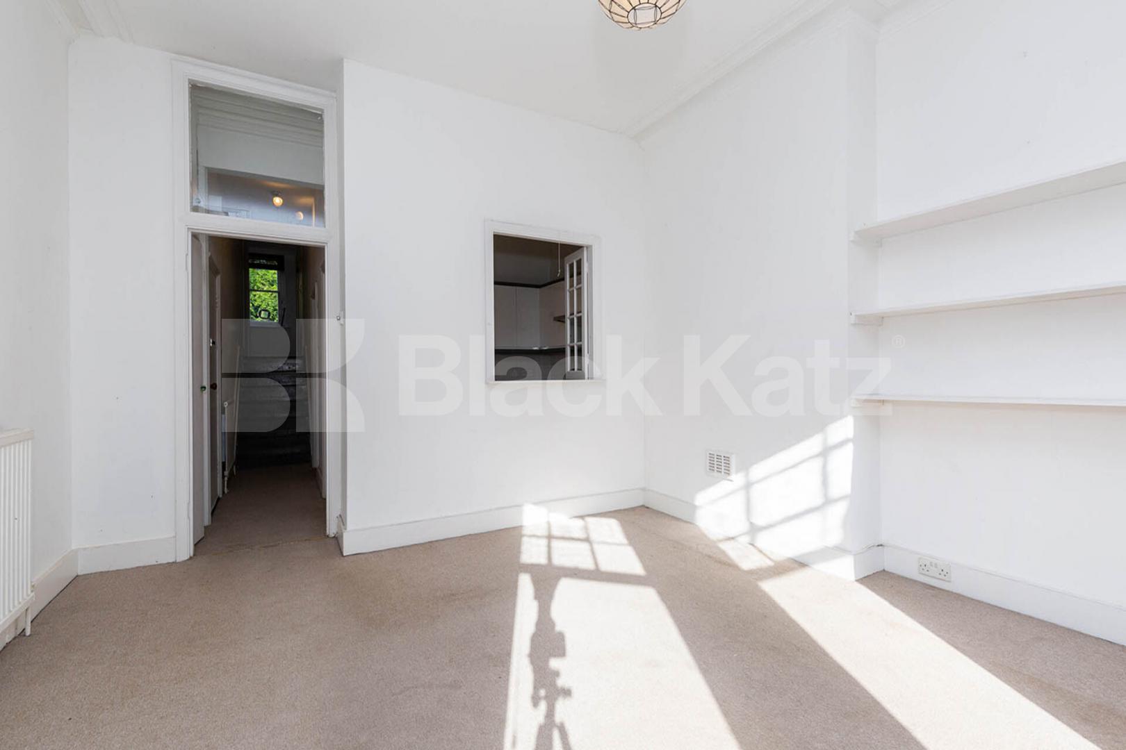 located on this popular cluster of roads in Highgate minutes to tube Milton Road, Highgate